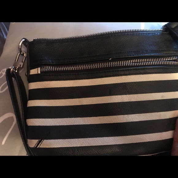 ❤️Merona black and white stripped purse❤️ - Picture 6 of 6